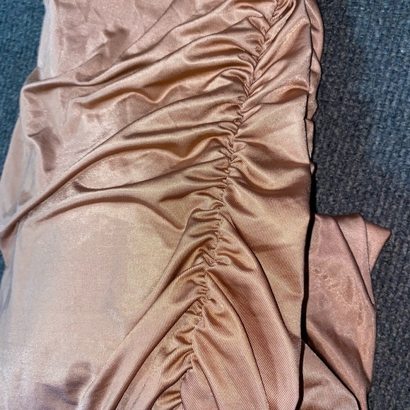 Beige silk fitted asymmetrical skirt - Picture 4 of 4